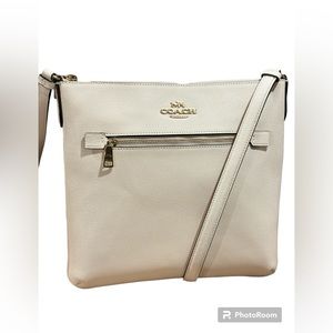 COACH ROWAN SIGNATURE FILE CHALK WHITE / GOLD CROSSBODY MESSENGER BAG 1556.